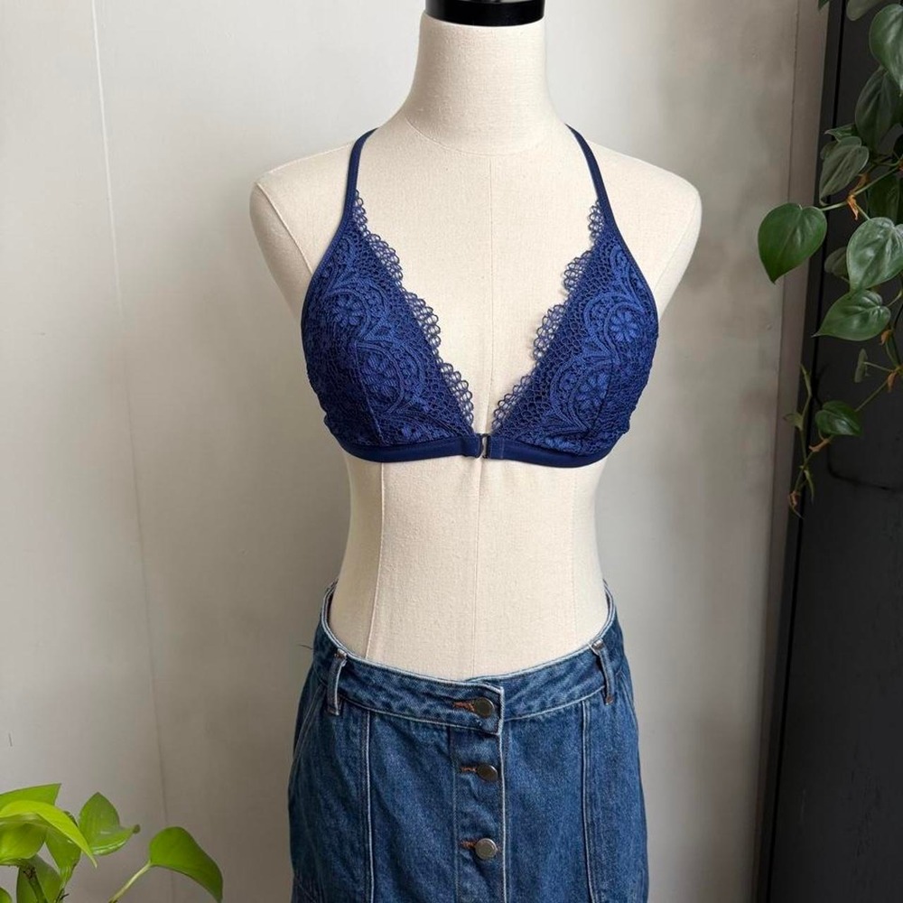 Victoria's Secret Navy Blue Lace Floral Embroidery T-Back Front Clasp Bralette M